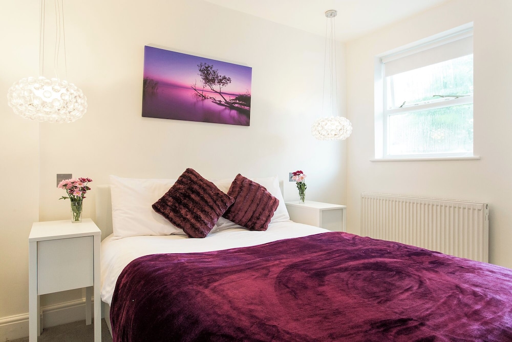 JOIVY 2-bed flat in West London