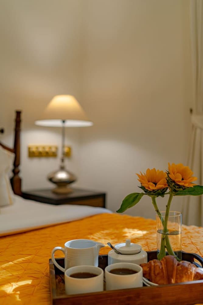 Loto Bianco by Hireavilla -4br w Pvt Pool Siolim