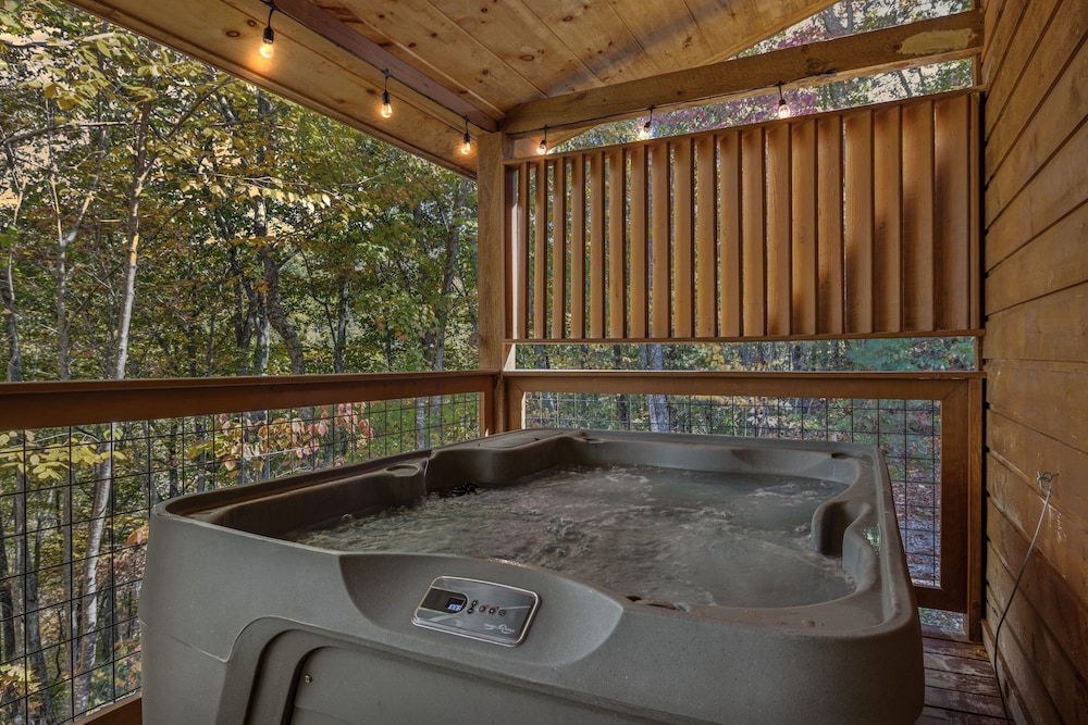 The Wild Life 2 Bedroom Cabin