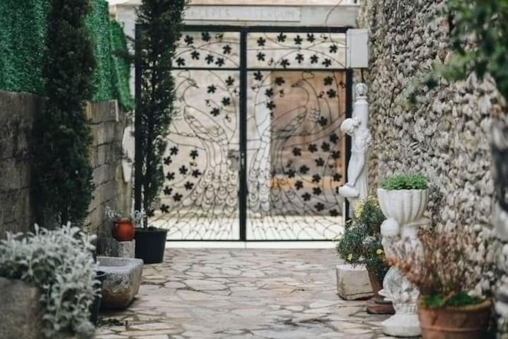 Kanuni - Authentic Albanian House