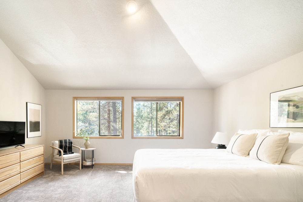Tanner by Avantstay Modern Cascades Escape view 2