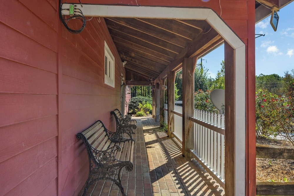 Pet-friendly 3BR Lake House Firepit + Pier