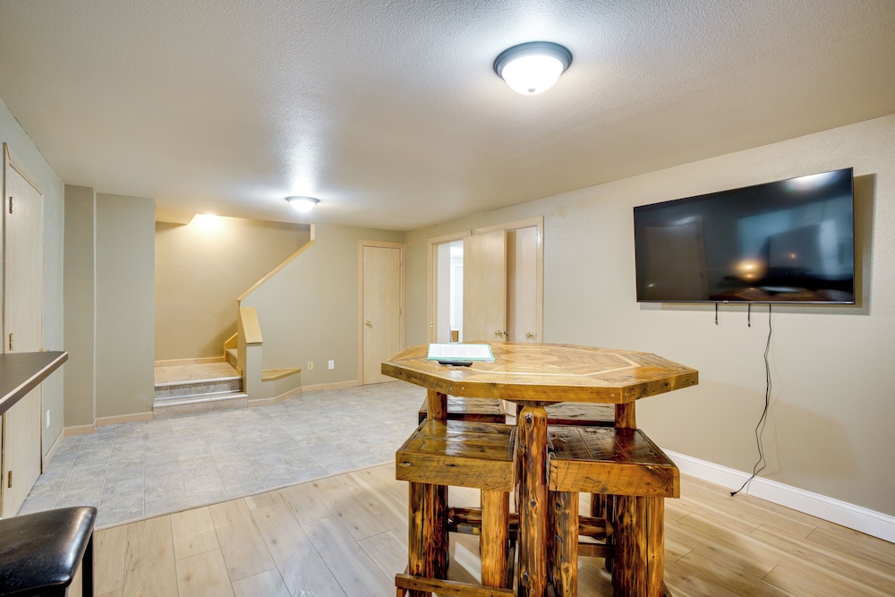 Spacious Family Villa w/ Decks in Chilton!