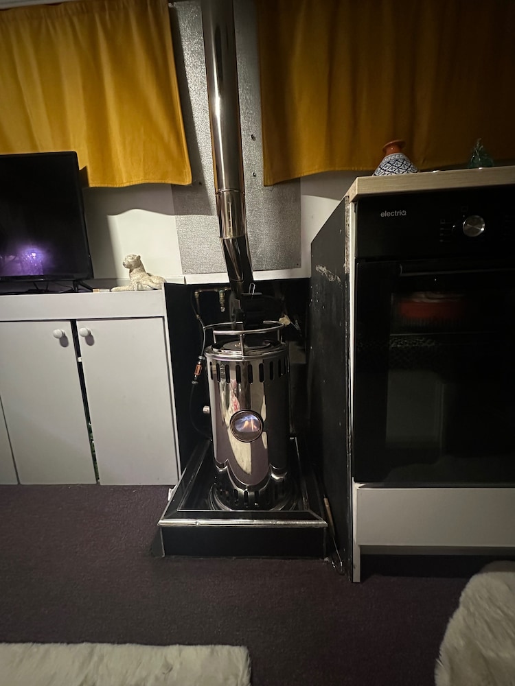 London Dutch Barge - Sleeps 3 & Cosy Fireplace