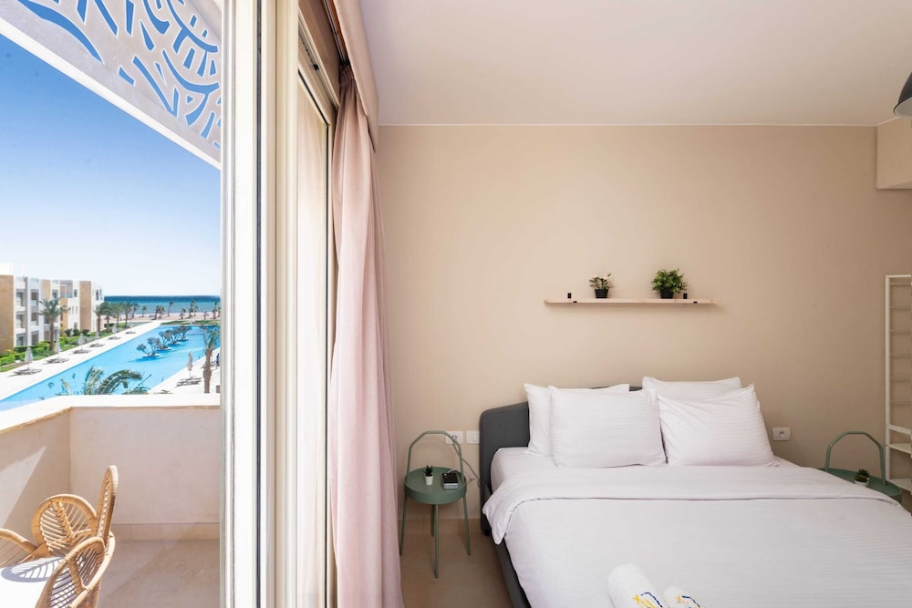 Xuru Stays I Roomy & Relaxed 1bdr @ Mangroovy Free Beach & Pool