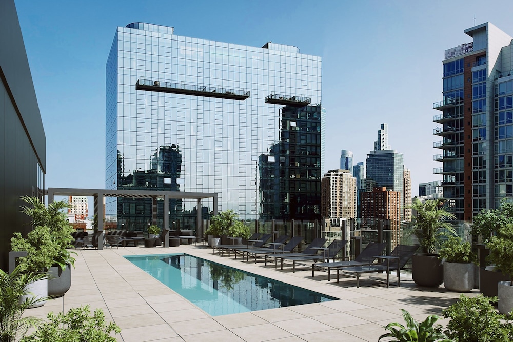 3 Bed 3 Bath High Rise With Gym Amenities