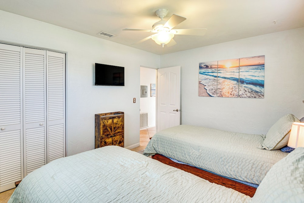Walk to Shore + Pier: Family Home in Ormond Beach