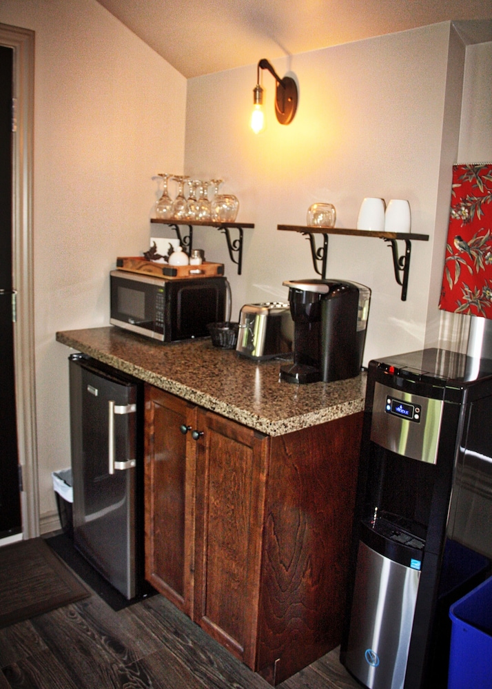 Shamrock Suites