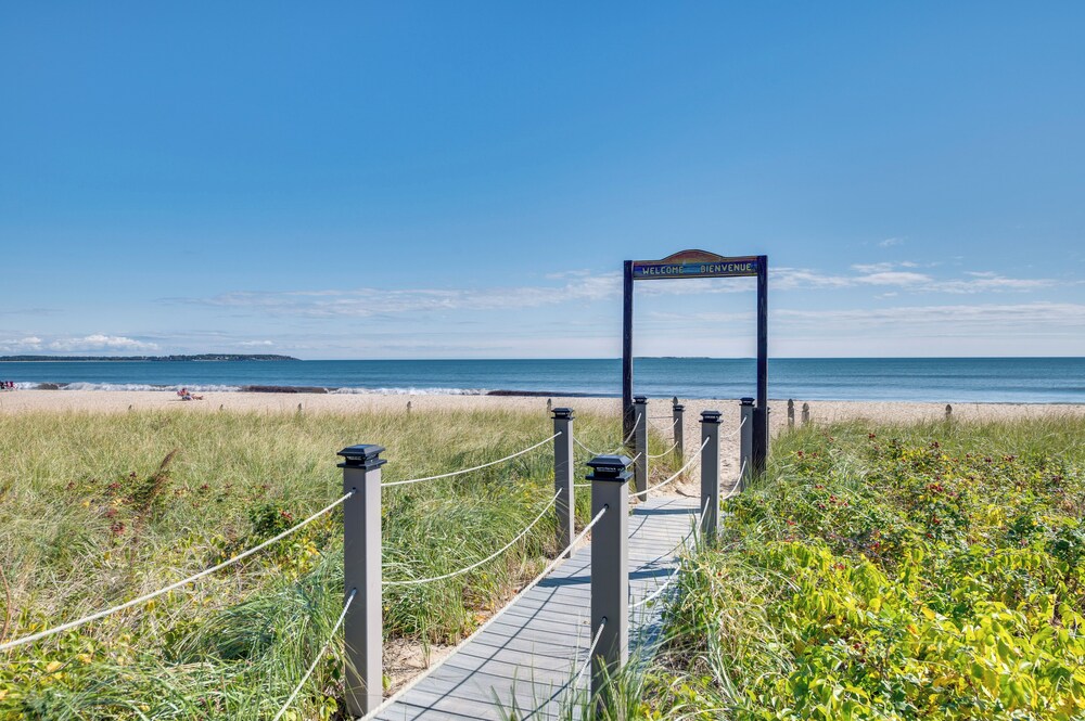 'beachfront 15' Condo on Old Orchard Beach