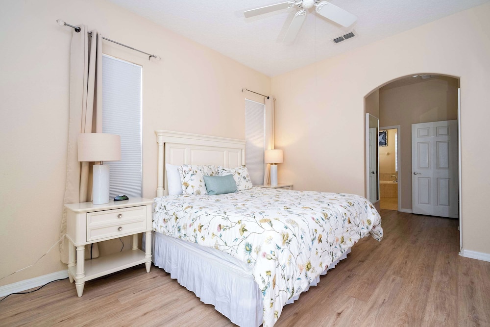 Family Villa w Pool Spa Game Room Near Disney
