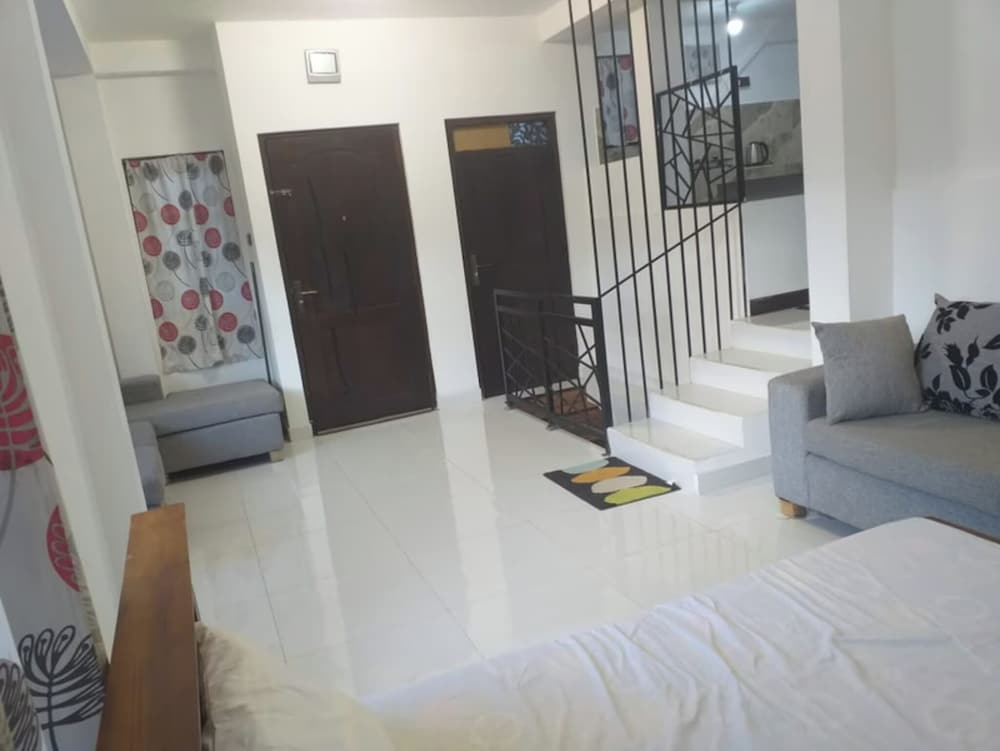 Stunning 2-storey Villa in Kudaoya, Hatton - Perfect Retreat for Golf Lovers