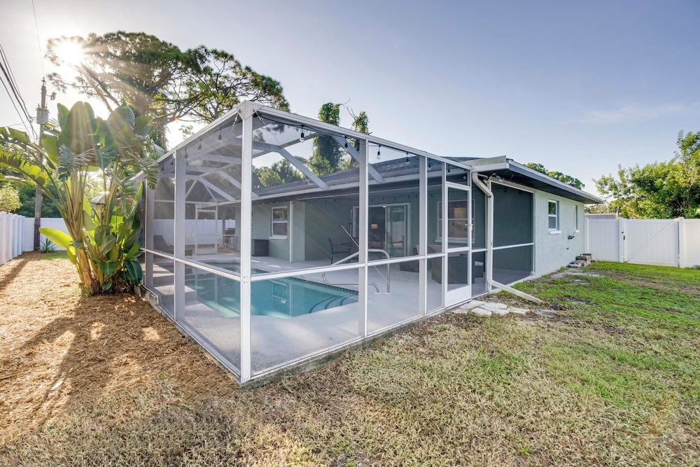 3 Mi to Manasota Key: Stylish Single-story Home!