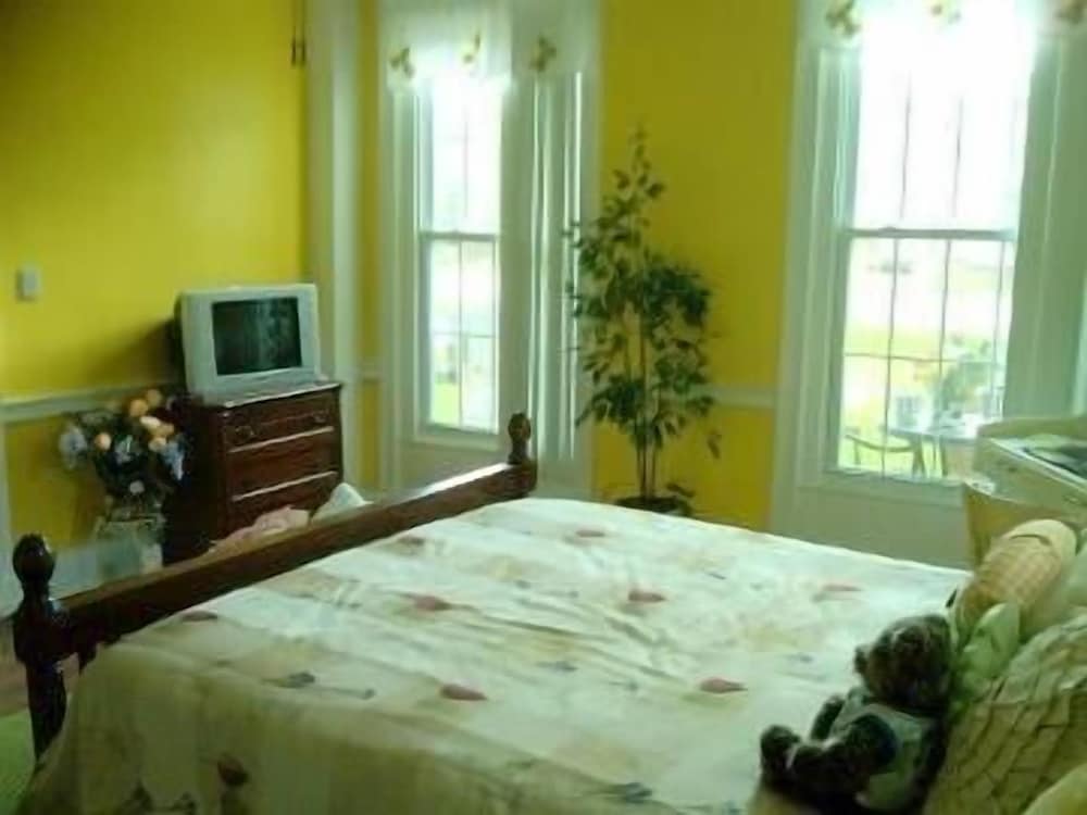 Brookside Inn At Laurens
