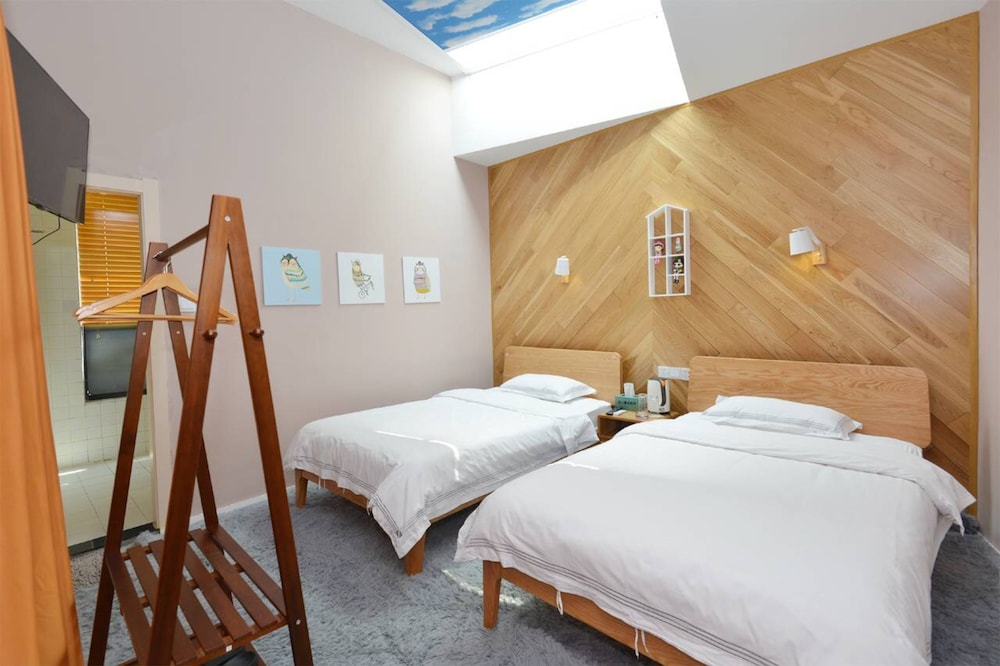 J Trip Youth Hostel