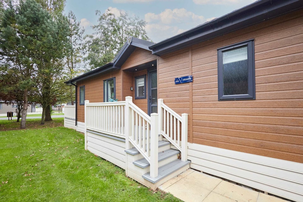Host Stay Brackencroft Lodge