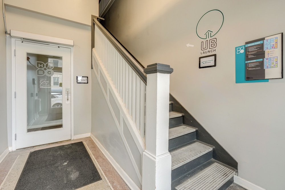Unique & Stylish Studio Loft in Huntington!