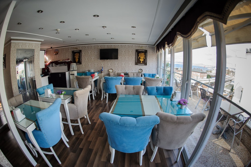 Crowned Otel - Image 11