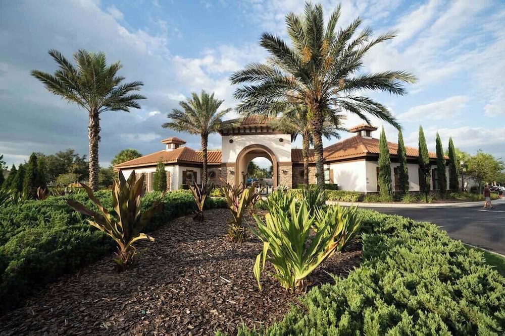 Fabulous 5 BR With Pool Solterra Resort