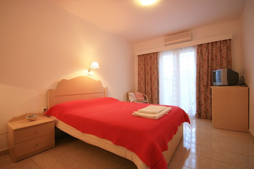 Leonardos Apartments photo 4