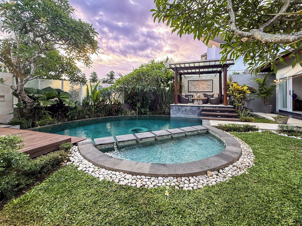 Villa St Calyx by DVH Luxe Retreats 3BR