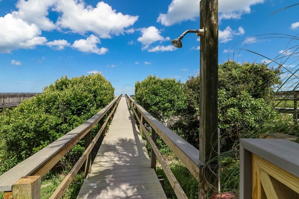 Fernandina Beach Vacations - Dog Friendly Oceanfront Beach House by RedAwning - Property Image 21