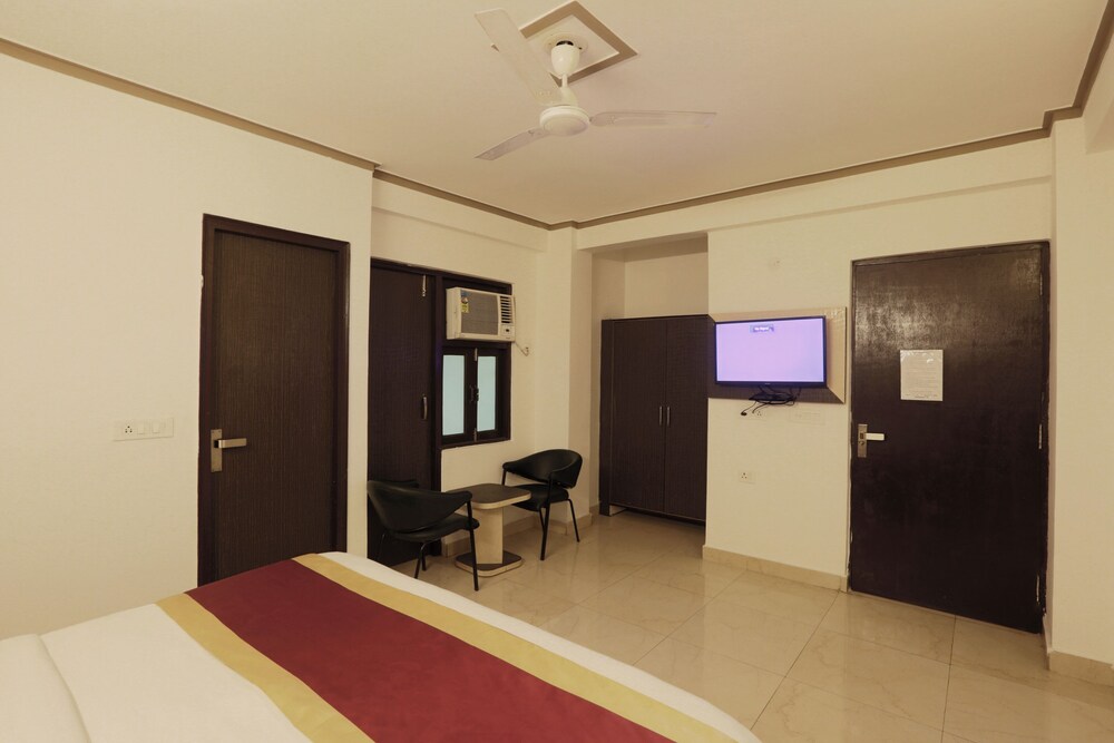 Hotel Dolphin Near IGI Airport