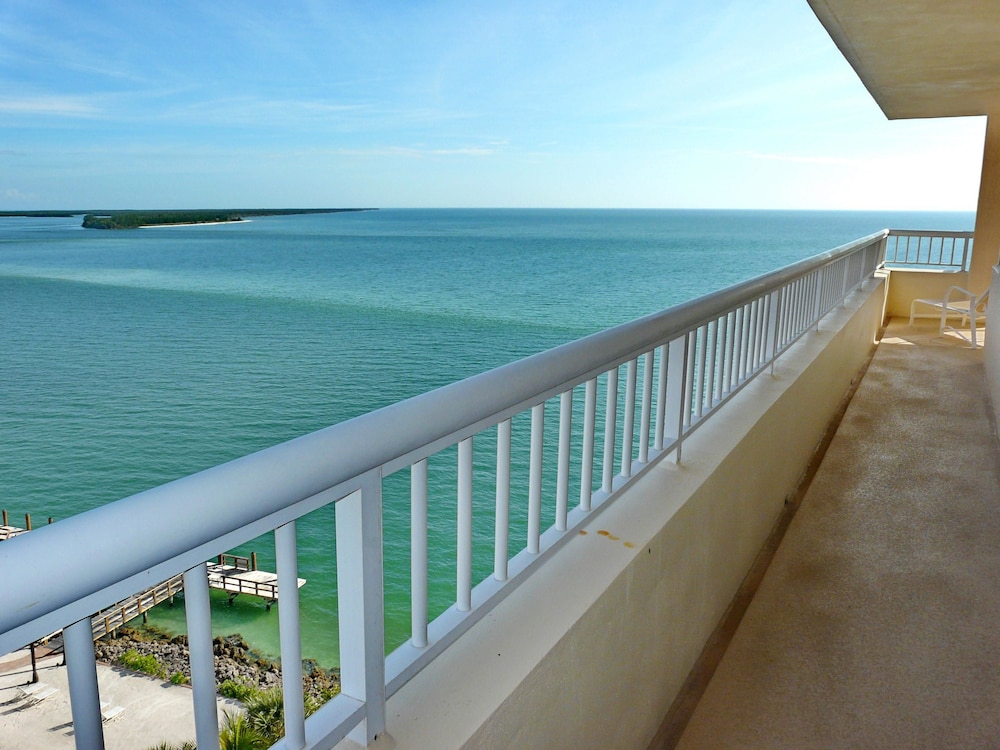 Top Floor Beachfront Condo With Ocean Views/pool/spa