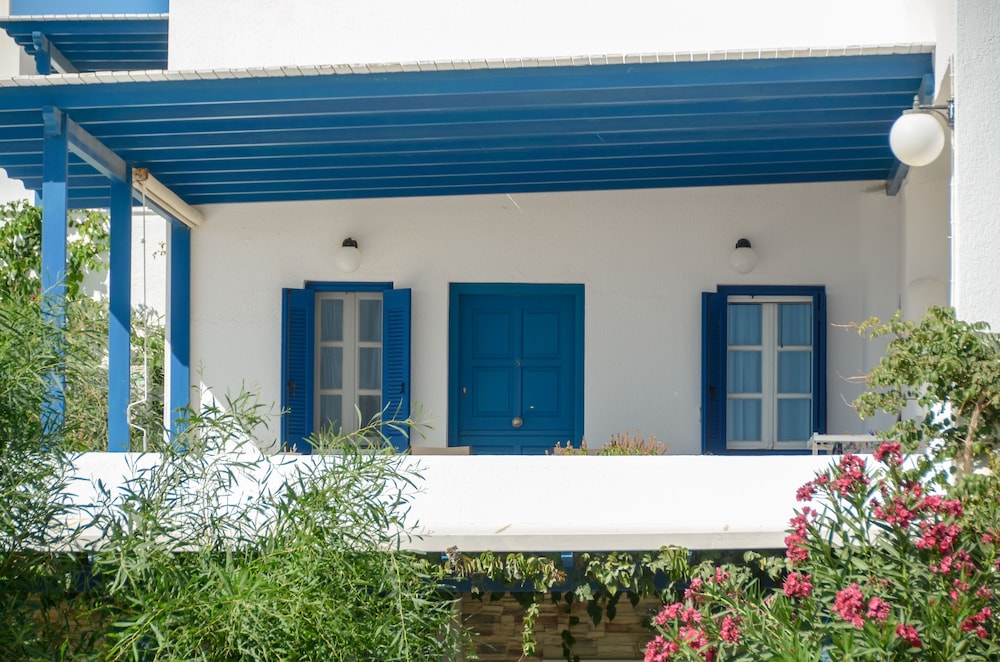 Crystal Naxos 2 Apartments at Mikri Vigla view 2