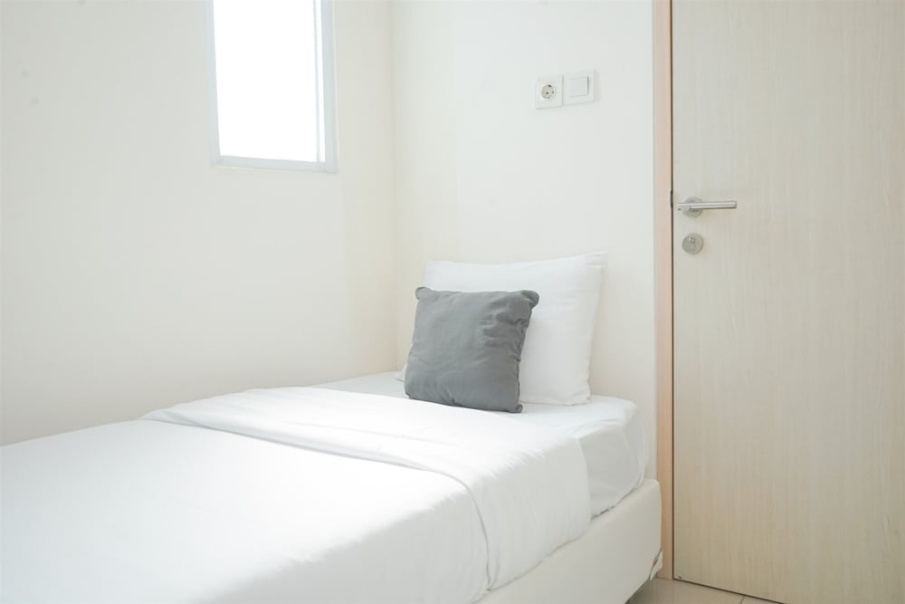 Modern Look And Homey 2Br Apartment Tree Park City Bsd