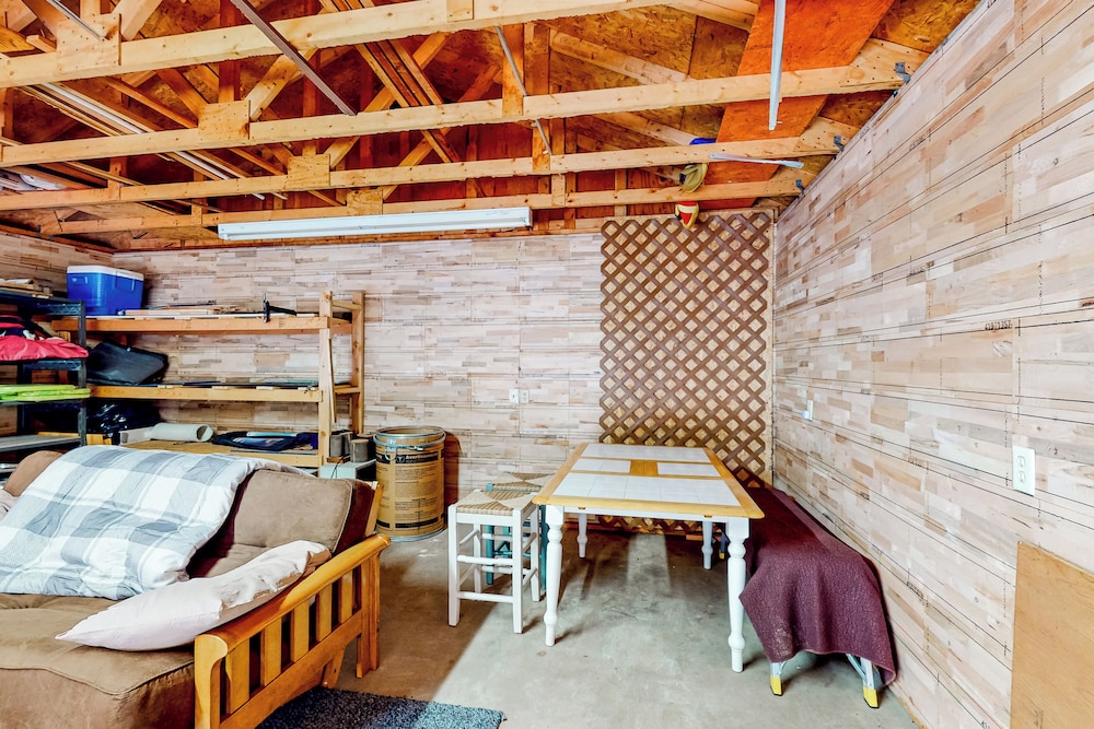 Relax at 'the Cove' Waterfront Getaway