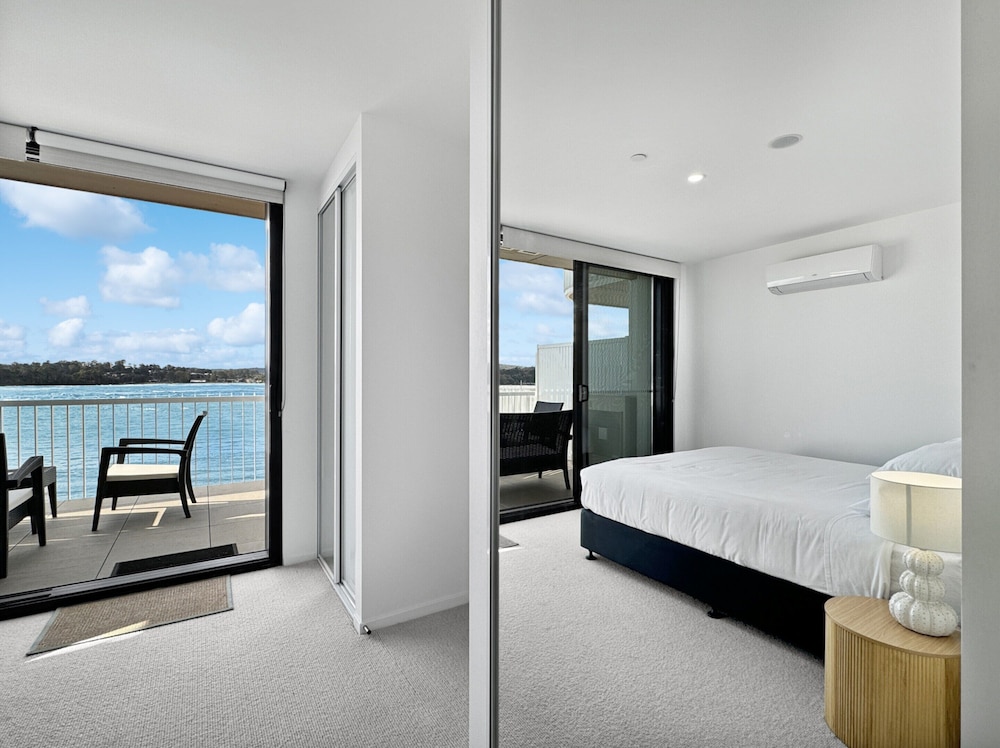 Deluxe 3-bed Unit With Views