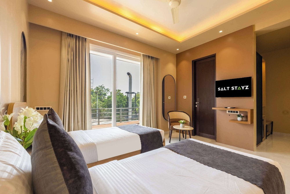 Saltstayz Premier - Sector 50 & Golf Course Ext Road