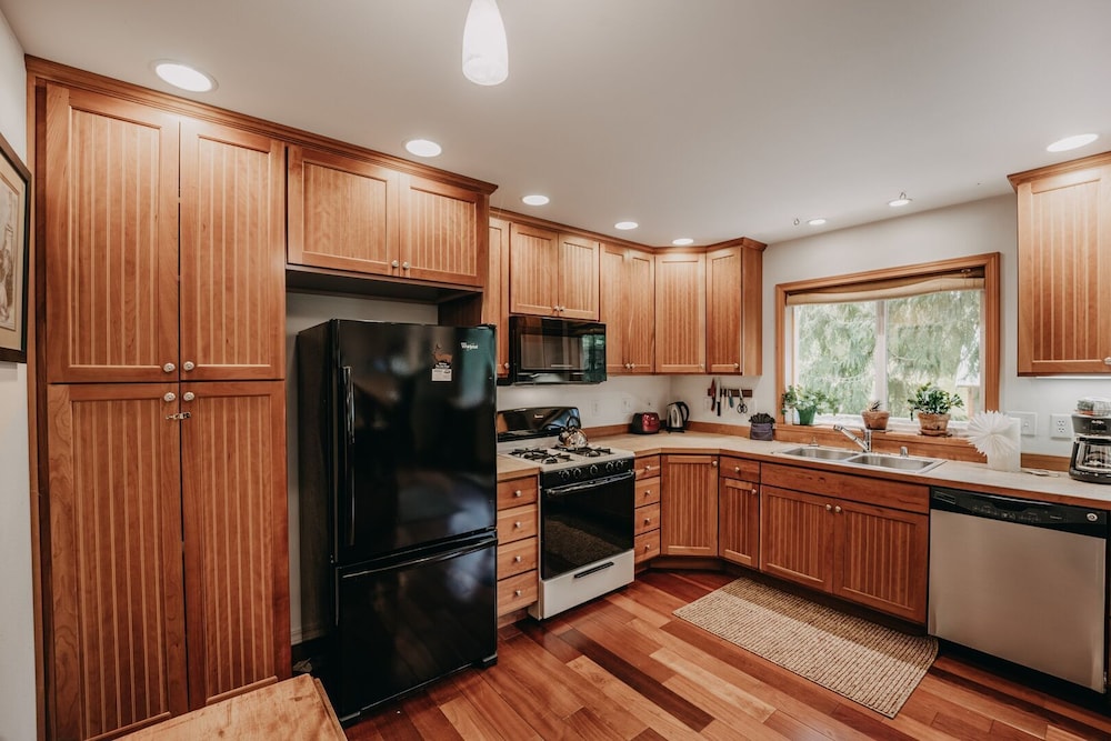 77mbr - Wi-fi - Fireplace - Pets Ok - BBQ