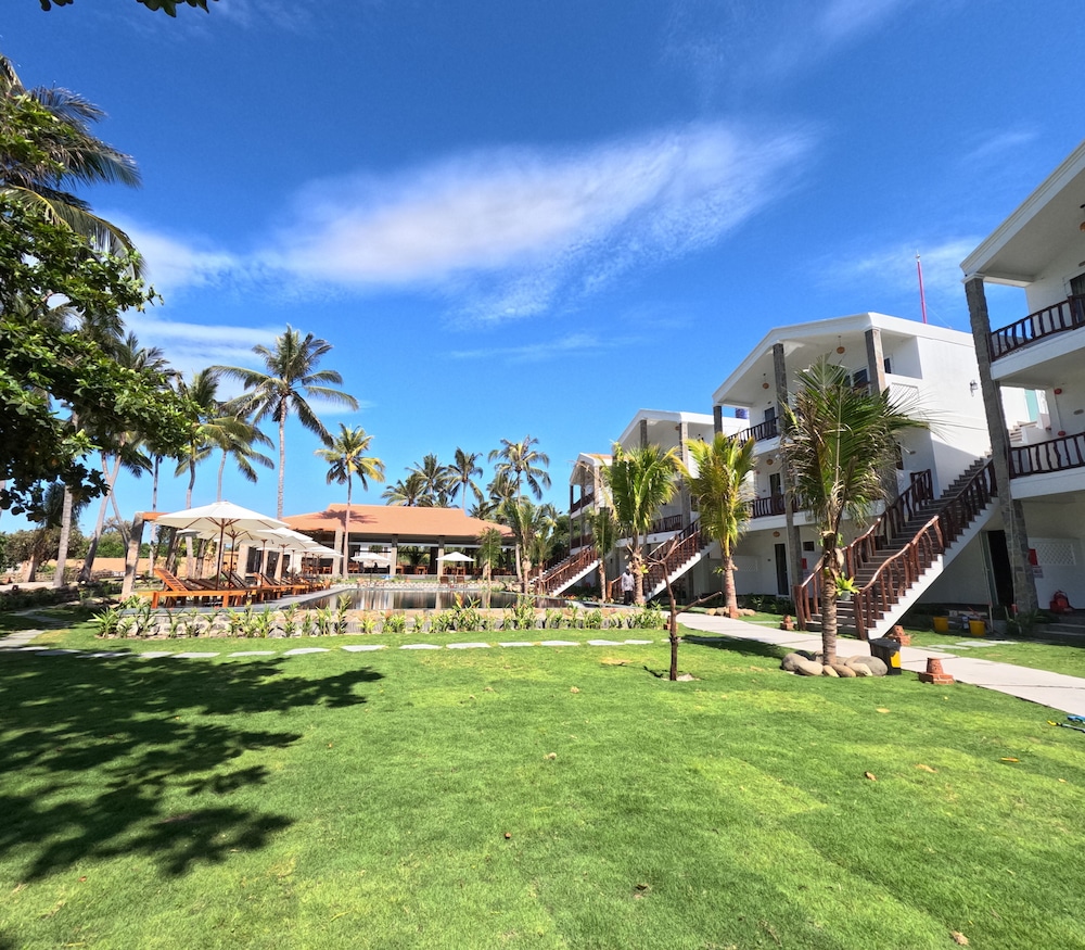 Charm Hon Rom Villas Resort