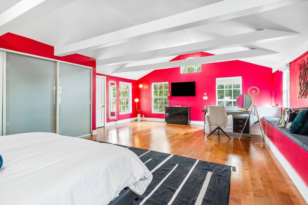Chic Retreat Heated Pool Floats Close to Beach