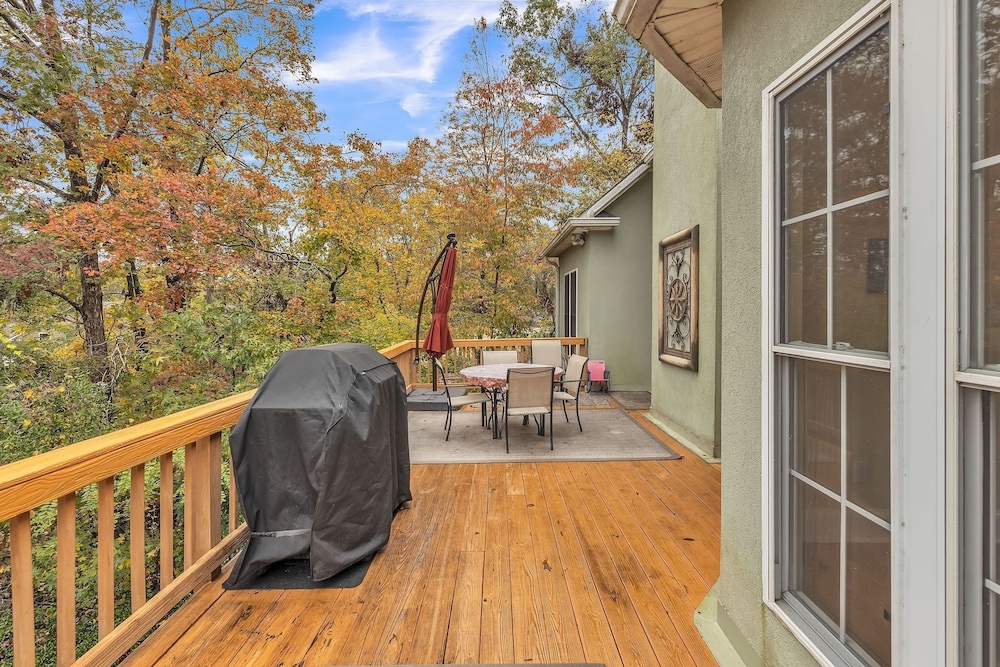 Lux Lake House W/pool & Dock On Deep Water Cove! 4 Bedroom Home