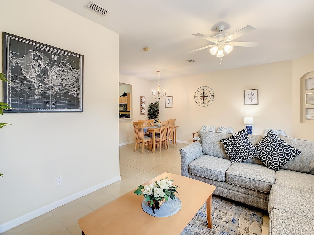 Spacious Regal Oaks Townhome by Disney