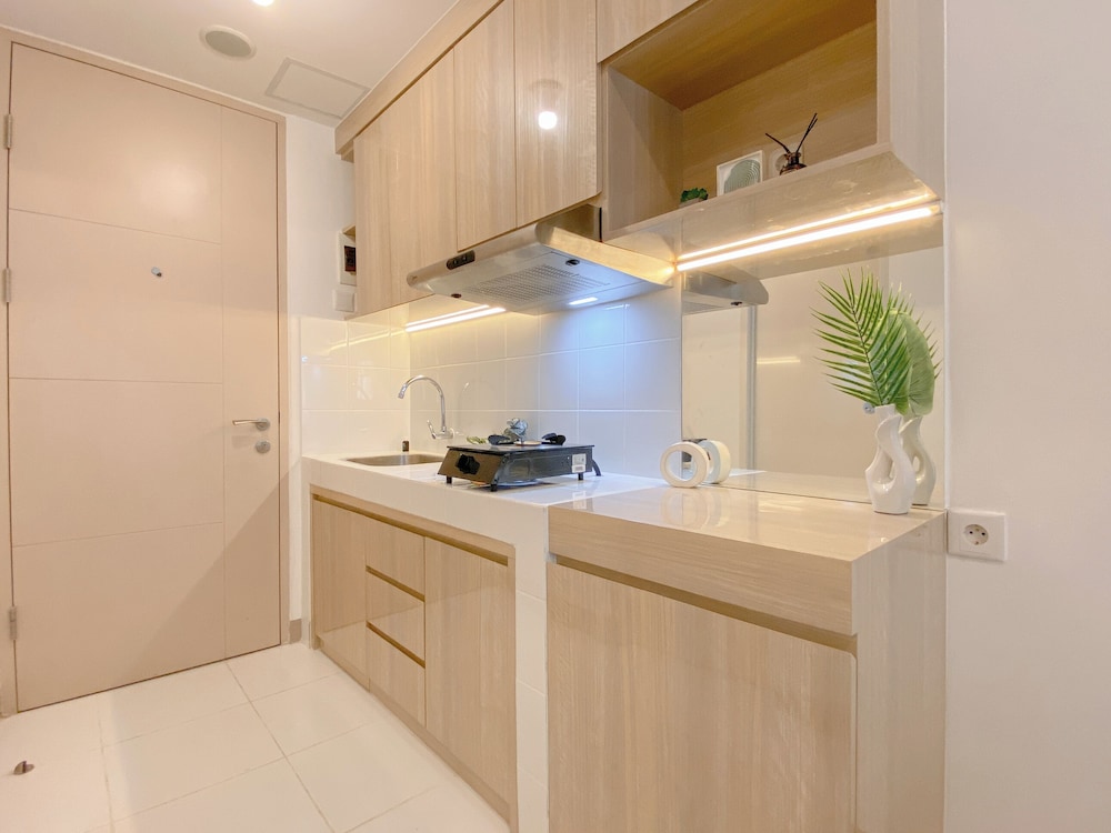 Homey and Comfort Stay Studio Tokyo Riverside PIK 2 Apartment