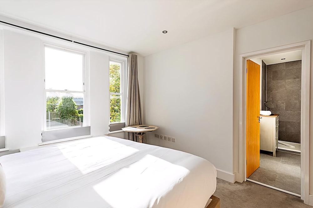 Elegant 3 bed Apartment in Earls Court