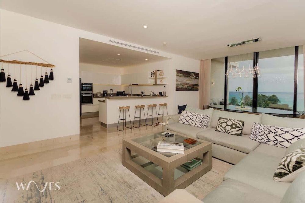 3 Br. Ocean Front PH With Stunning Views