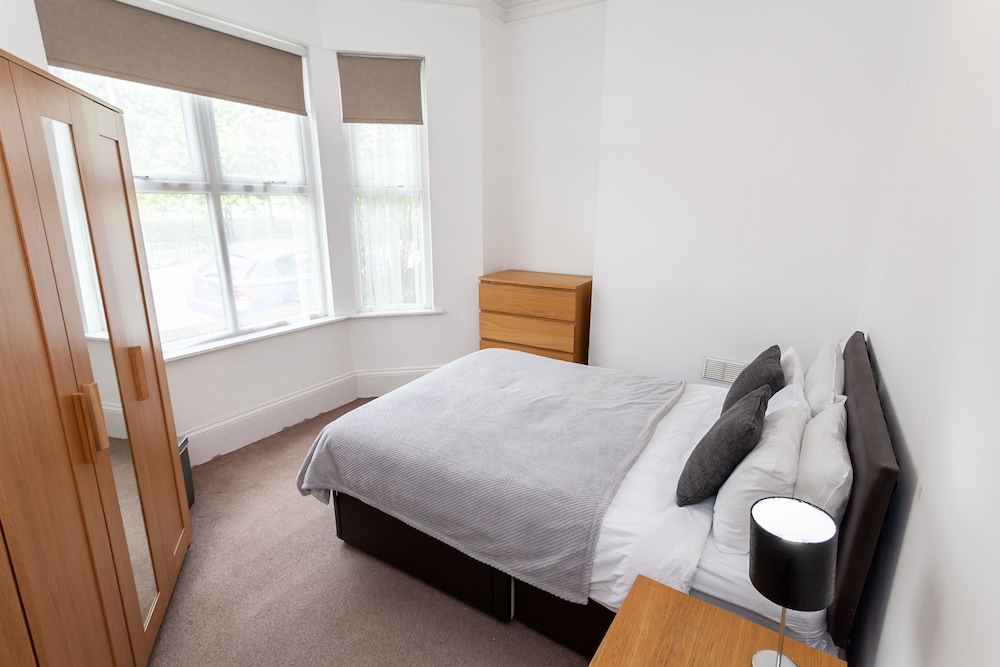 5 Bed House near Manchester view 5