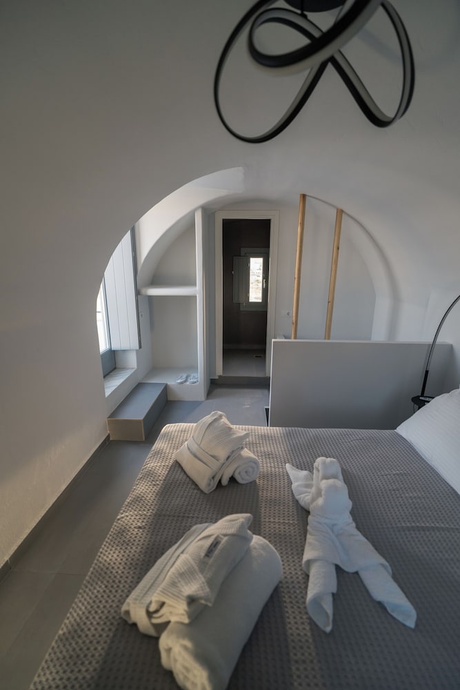 Uranides Luxury Suites