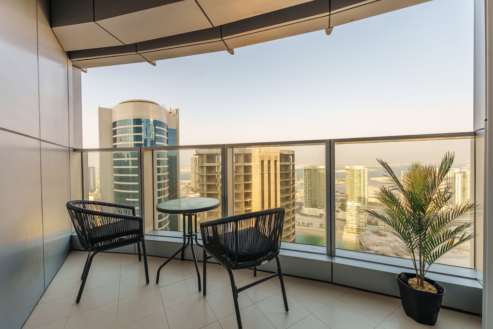 Maison Privee - Elegant and Panoramic Sea View Apt on Al Reem Island