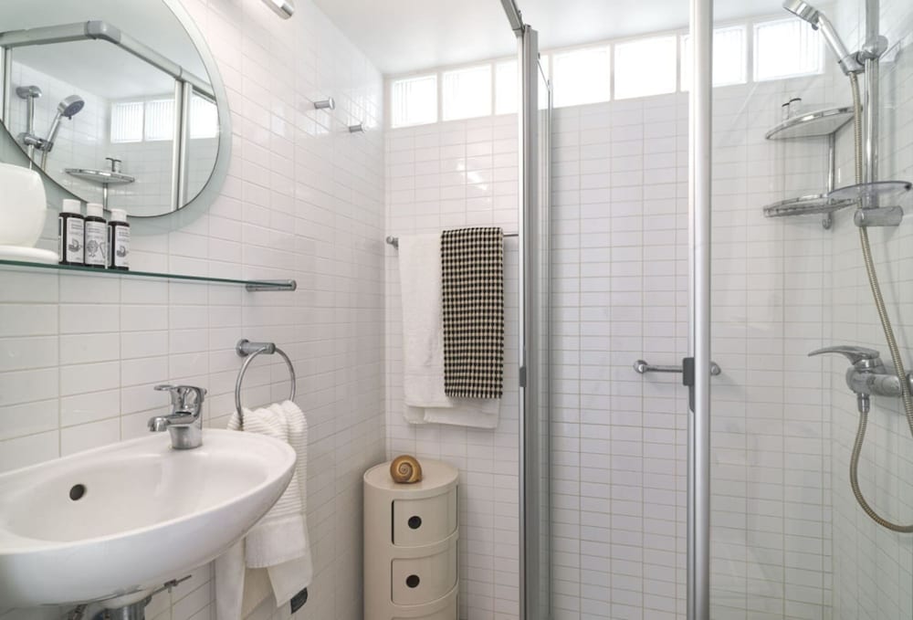 City Seafront Haven - 2 Bed Luxury Apartment