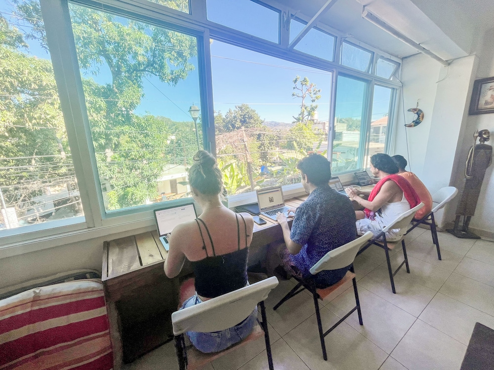 ITH Sayulita Amazing Surf Hostel