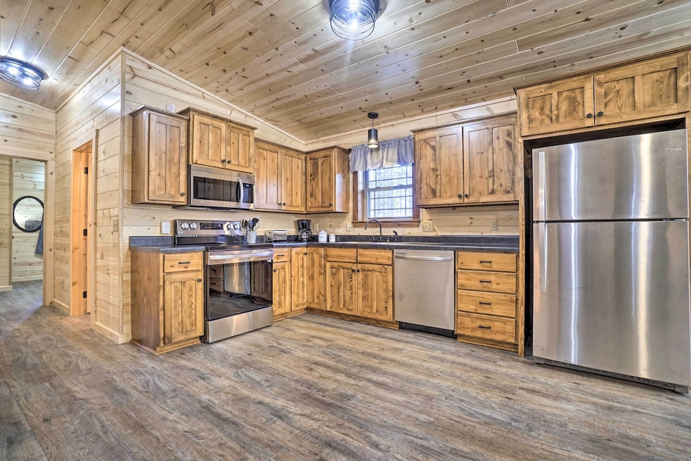 Quiet Pines Cabin Hocking Hills w/ Hot Tub & Pond view 5