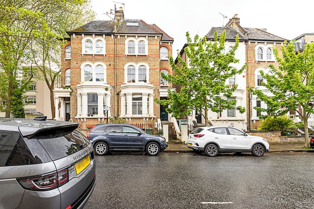 Cosy and Modern Battersea Home