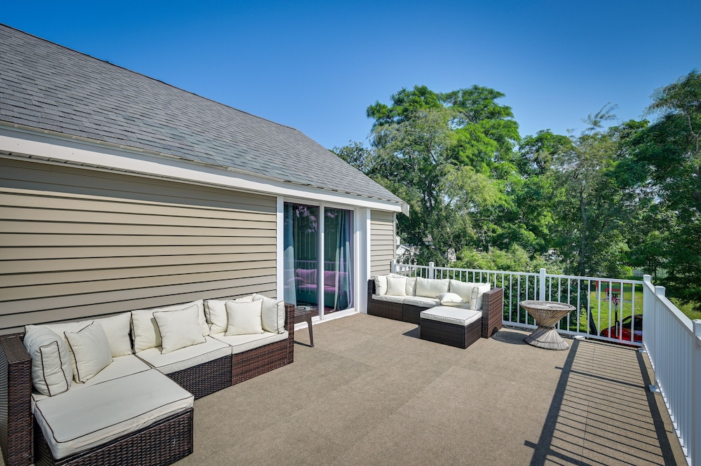 Weymouth Waterfront Getaway w/ Swim Spa & Hot Tub