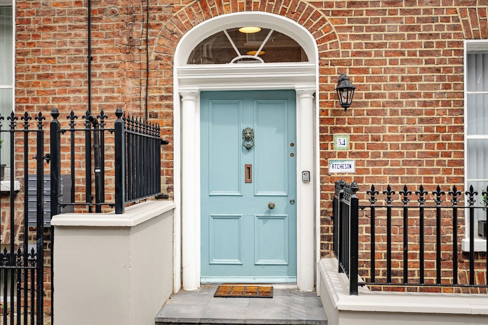 The Ivy House on Clarendon