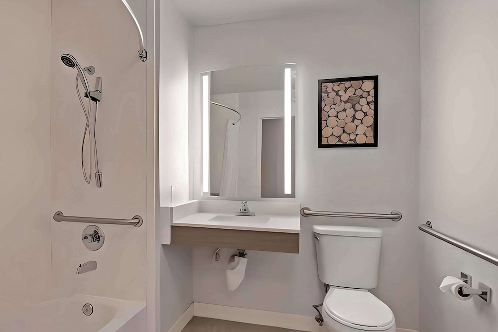 Hayward Vacations - Comfort Inn - Property Image 3